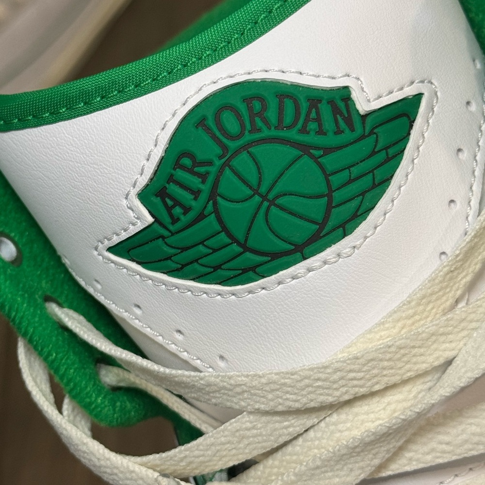 Nike Air Jordan Lucky Green  Like New - White and Green Mens 13